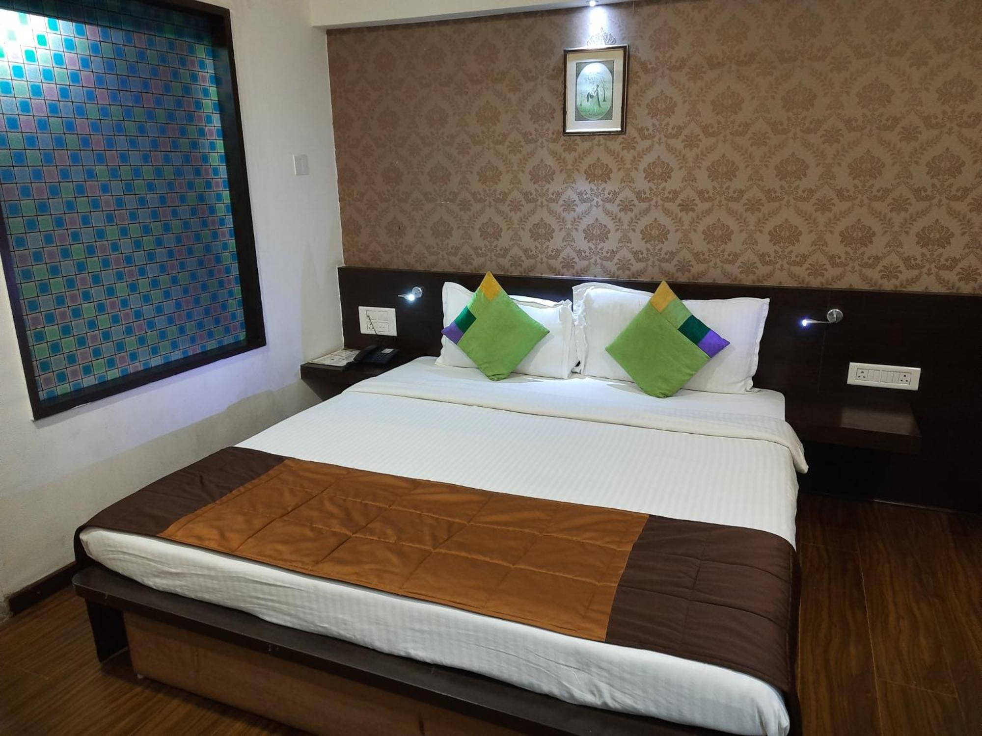 Hotel Lxia Hinjewadi - Indian Nationals Only Pimpri-Chinchwad Extérieur photo