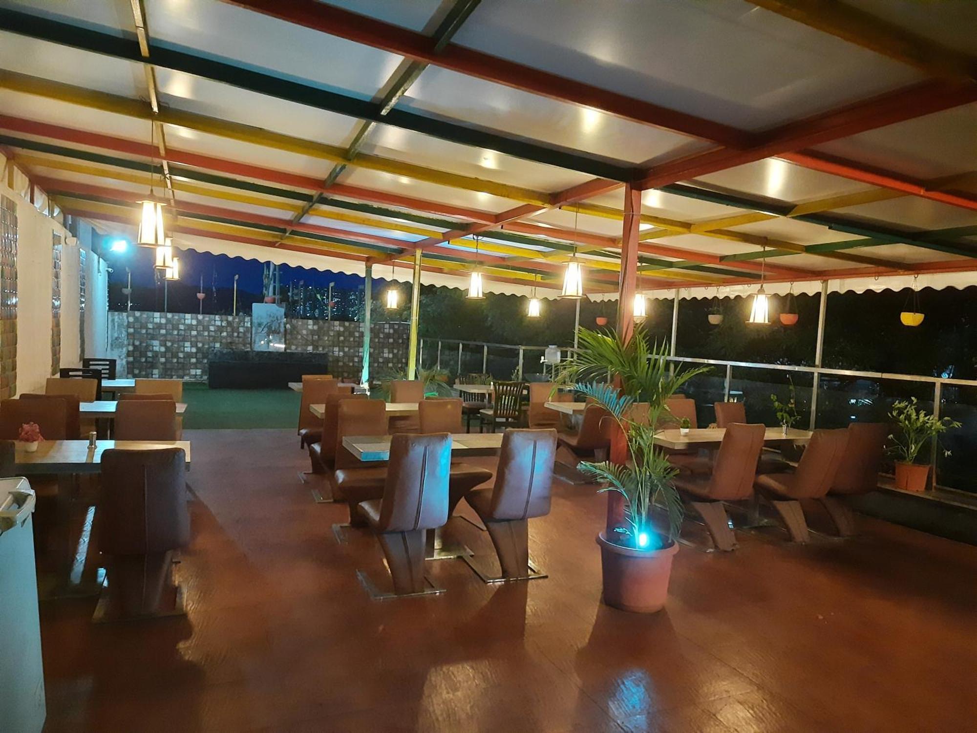 Hotel Lxia Hinjewadi - Indian Nationals Only Pimpri-Chinchwad Extérieur photo