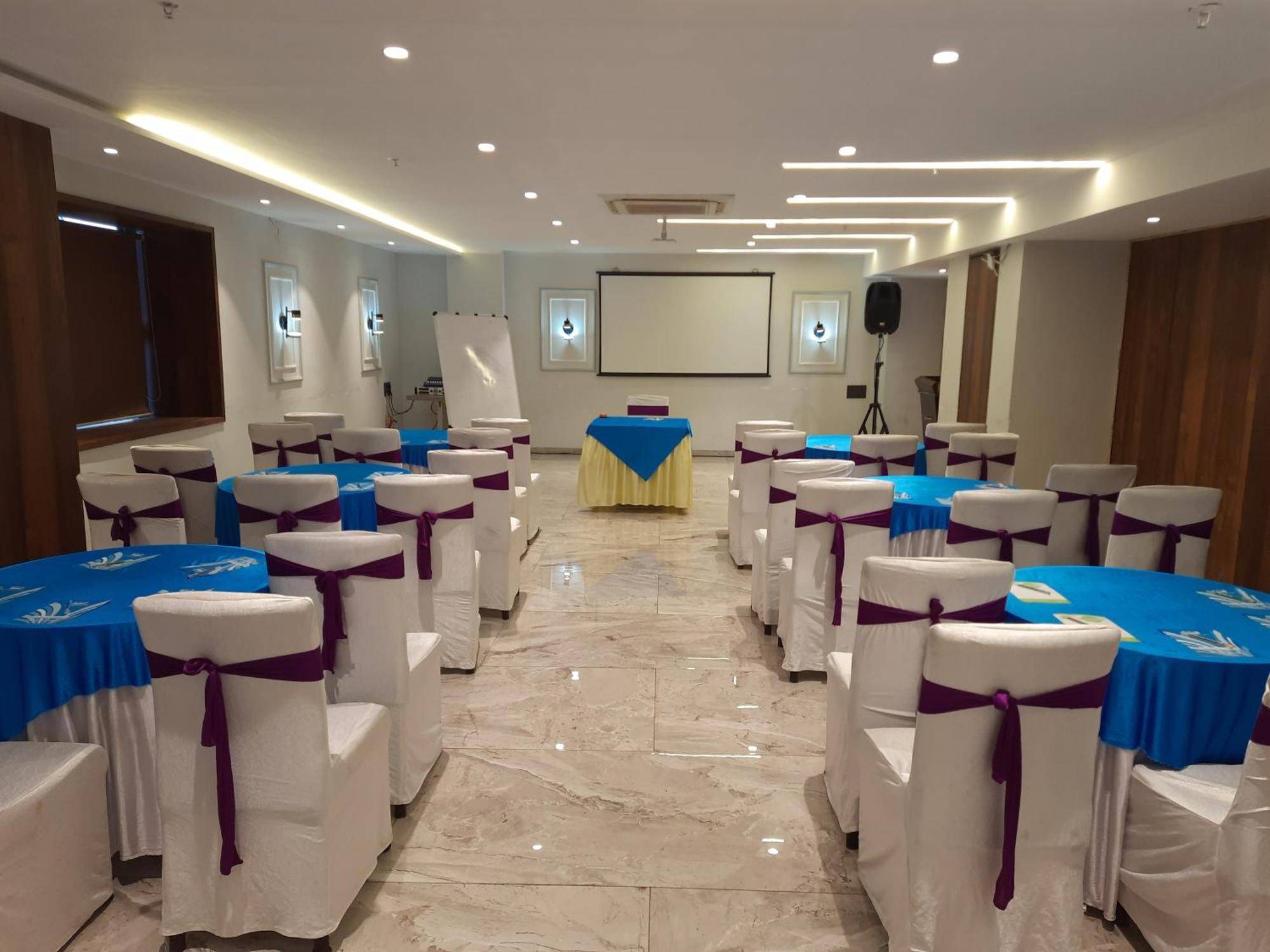 Hotel Lxia Hinjewadi - Indian Nationals Only Pimpri-Chinchwad Extérieur photo