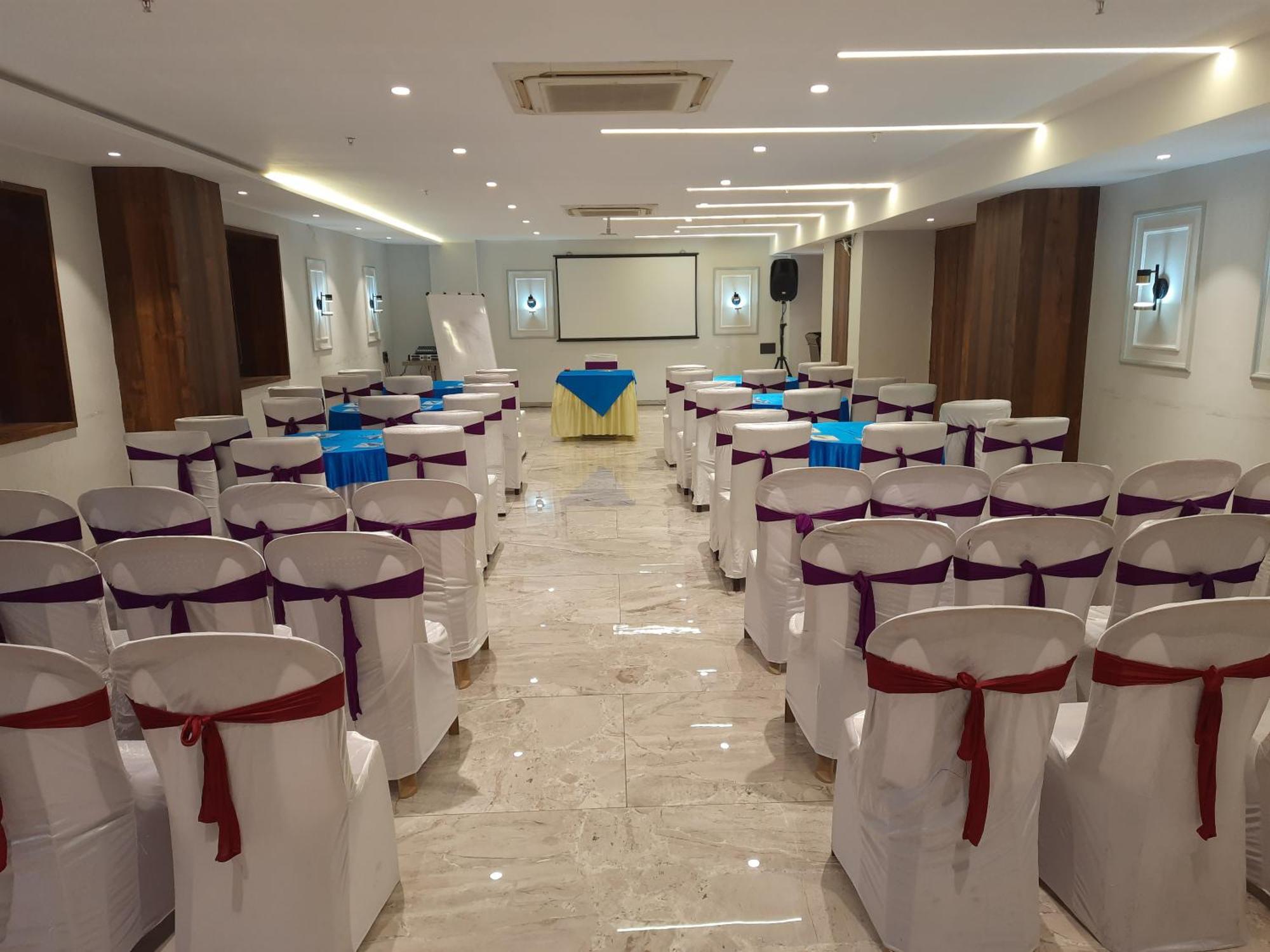 Hotel Lxia Hinjewadi - Indian Nationals Only Pimpri-Chinchwad Extérieur photo