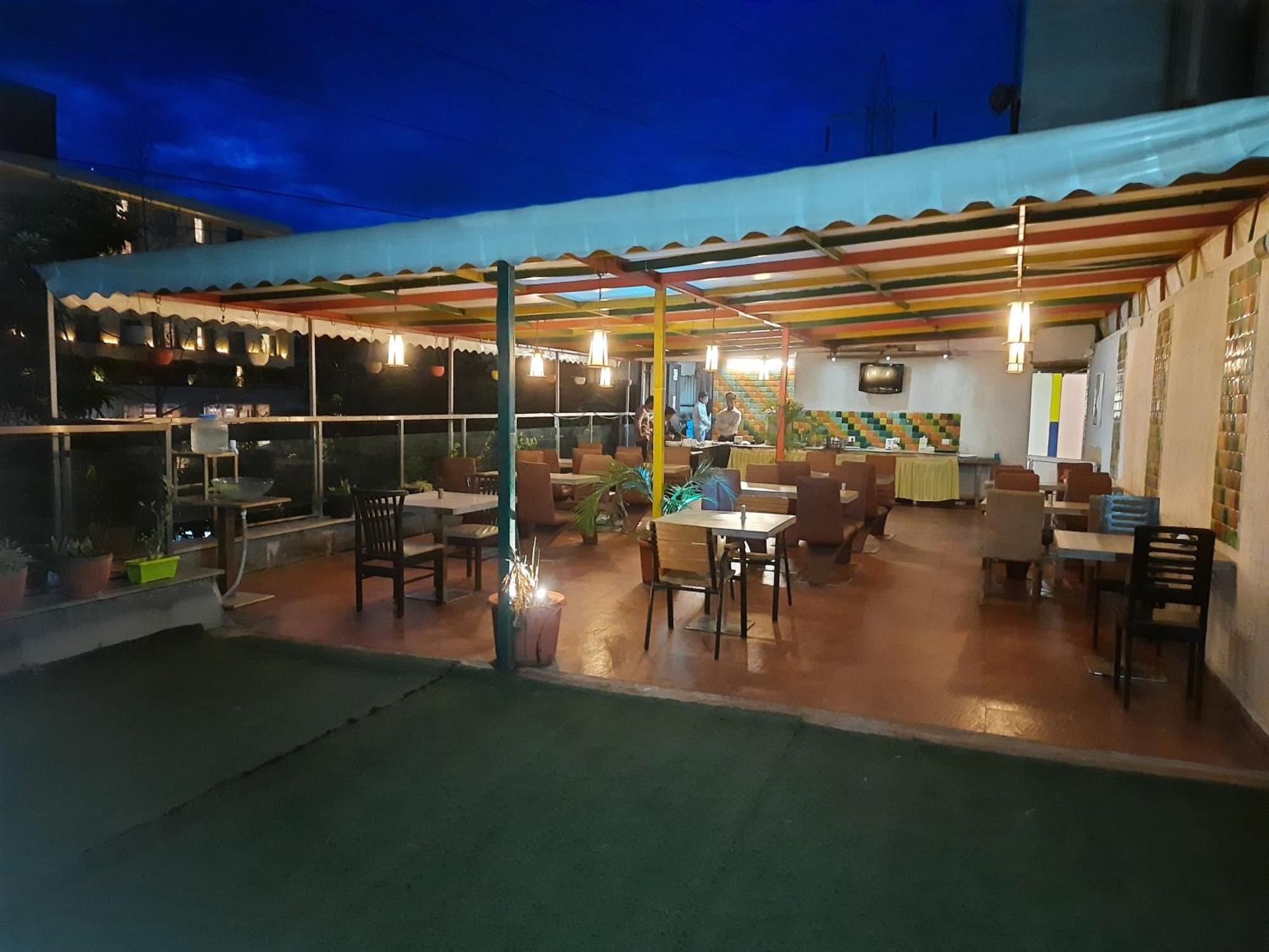 Hotel Lxia Hinjewadi - Indian Nationals Only Pimpri-Chinchwad Extérieur photo
