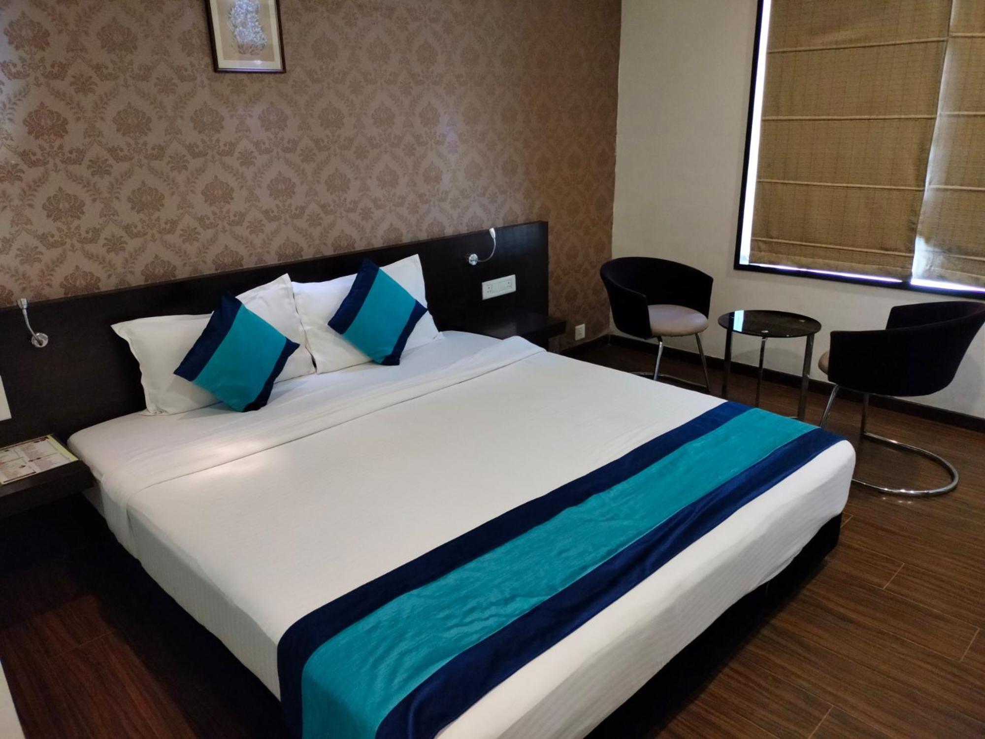 Hotel Lxia Hinjewadi - Indian Nationals Only Pimpri-Chinchwad Extérieur photo