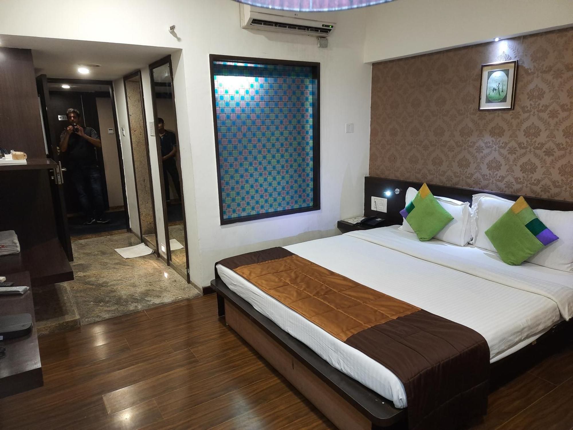 Hotel Lxia Hinjewadi - Indian Nationals Only Pimpri-Chinchwad Extérieur photo