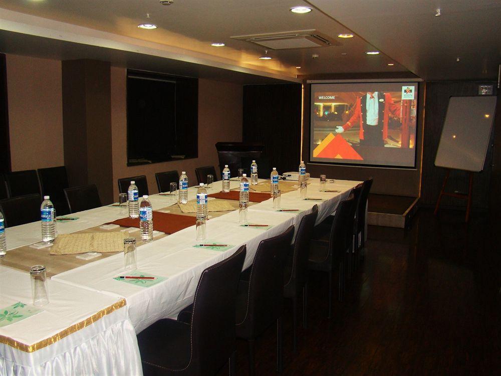 Hotel Lxia Hinjewadi - Indian Nationals Only Pimpri-Chinchwad Extérieur photo