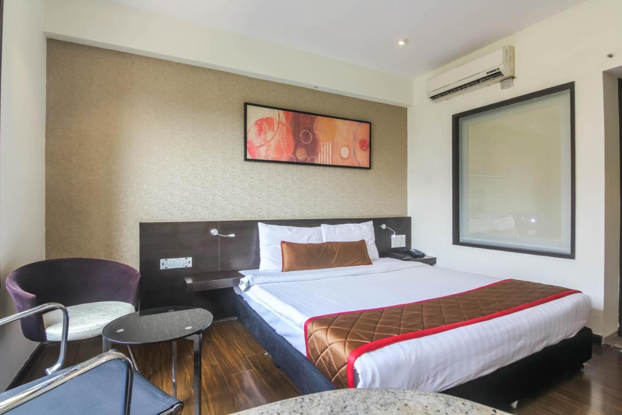 Hotel Lxia Hinjewadi - Indian Nationals Only Pimpri-Chinchwad Extérieur photo