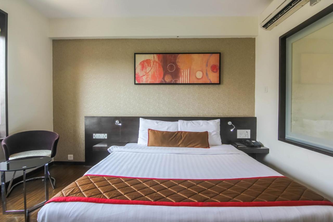 Hotel Lxia Hinjewadi - Indian Nationals Only Pimpri-Chinchwad Extérieur photo