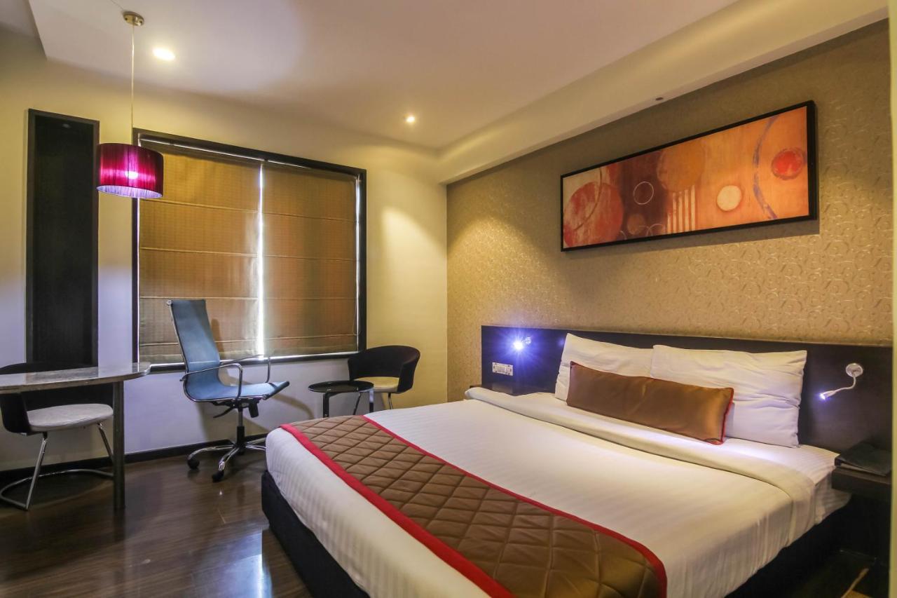 Hotel Lxia Hinjewadi - Indian Nationals Only Pimpri-Chinchwad Extérieur photo